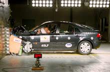 En Renault Laguna ender livet i sikkerhedens tjeneste under den skrappe Euro-NCAP test