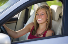 Kvindelige bilister kan få rabat på bilforsikringen, da ikke er så farlige som mænd.