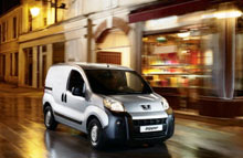 Peugeots handy og kompakte kassevogn, Bipper Van, lanceres nu som den første Peugeot med Stop&Start-teknologi.