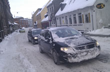 Vinteren og saltet er hård ved bilerne. Hyppig bilvask modvirker rust, mener Applus+ Bilsyn.