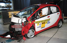 Mitsubishi iMiev har som første elbil klaret en kollisionstest.