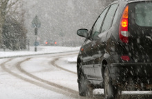 De små biler topper salgslisterne, men sikkerheden i form af vinterdæk spares væk.