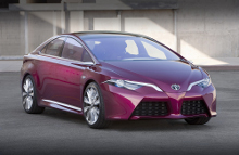 Toyota afslører opladningshybridbilen NS4 på biludstillingen i Detroit.