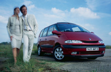 I 1996 fik Renault Espace et mere dynamisk look og to år senere blev Grand Espace lanceret. Den var 27 centimeter længere end standardversionen