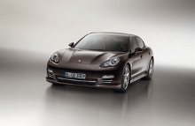 Modellerne kan allerede nu bestilles hos Danmarks to autoriserede Porsche Centre, Porsche Center Jylland og Porsche Center Sjælland og leveres inden udgangen af 2012.