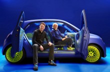 Chefdesigner Laurens van den Acker har med hjælp fra den prisvindende engelske designer Ross Lovegrove designet fremtidens nye minibil fra Renault.
