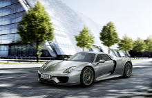 Porsche 918 Spyder er skabt til fremtiden, og fremtiden er som bekendt der, vi skal tilbringe resten af vores liv.