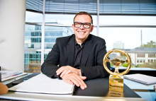 Chief Design Officer hos Hyundai Motor Group; Peter Schreyer hædres ved 2013 - udgaven af Bild am Sonntag og AutoBilds prisuddeling ”Det Gyldne Rat”.
