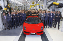 I Lamborghinis 50-års jubilæumår slutter succeshistorien Gallardo efter 14.022 eksemplarer eller ca. halvdelen af de superbiler, som Lamborghini har fremstillet siden 1963.