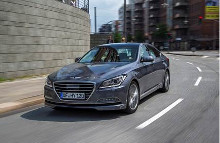 Med den nye Genesis sender Hyundai en bil på gaden henvendt til direktørklassen. 