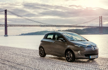 Den nye Renault Zoe kan allerede nu købes hos landets Renault forhandlere.