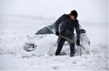 Det bedste råd er at tjekke dækkene hos sit dæk- eller autoværksted og sikre, at man har gode vinterdæk på.