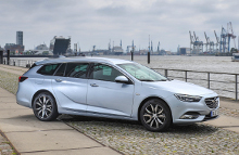 Nogle bilmærker har specialiseret sig i at tilbyde billige leasingbiler. Blandt dem Renault og Opel.