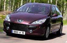 Med et salg i september på 430 stykker trak Peugeot 307 fra nr. 2 Toyota Avensis, der solgte 395.