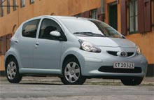 Aygo er en sprælsk minibil, som beviser, at godt design, køreglæde og den legendariske Toyota-kvalitet også kan rummes i en lille bil.