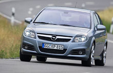 På modelår 2007 tilbydes lige nu besparelser på biler på lager på mellem 17.500 og 30.000 kr. afhængig af motorstørrelse.