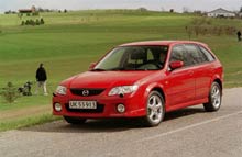 I gode gamle dage var en Mazda 323 F en lille rap sportsfætter med vippelygter. I dag er den vokset til en stationcar. Forvirret??? Du er ikke den eneste.