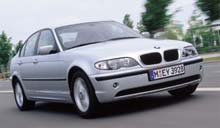 Det er forlygterne, du skal holde øje med, hvis du skal spotte en 2002-model BMW 3-serie.