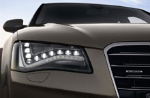 Audi satser på, at den ny A8 (billedet) og den ny A1 kan løfte salget til 1 million.