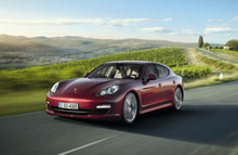 Porsche Panamera og Porsche Panamera 4 kan leveres fra maj til priser fra hhv. 1.592.000 kr. og 1.750.884 kr.