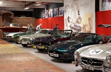 Se alt fra legendariske modeller til biler kørt af kendte og kongelige. 