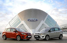 Danskerne er i købehumør. Ford C Max er en af de få større biler, der sælger godt.