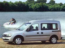 Der bliver masser af plads til både bagage og passagerer i den nye Opel Combo Tourer.