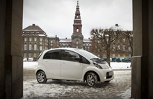 Citroën C-Zero sælges ekskl. levering for 220.490 kr. ekskl. moms og kr. 275.615 inkl. moms. 