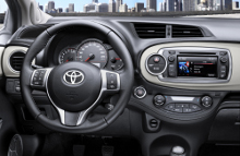 Tredje generation af Toyota Yaris fås med en indbygget 6,1 tommer stor trykfølsom skærm, hvorfra man bl.a. kan styre radio, cd eller sin Ipod.