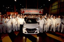Der er glæde på Honda fabrikken i Swindon over 500 nye arbejdspladser og produktionsstarten af den nye Civic.