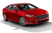 Ford Fusion har en lav og slank profil, kombineret med kompakte dimensioner og rene linjer.