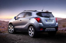 Størrelsesmæssigt svarer SUV'en Mokka til Meriva-modellen. Men Mokka har bl.a. større frihøjde. Foto: Opel