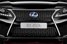 Den firhjulstrukne fuld hybridbil Lexus RX 450h, der måler næsten fem meter i længden, får premiere i Geneve.