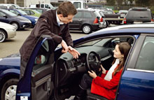 Salget af personbiler i maj steg med 0,6 procent i forhold til samme periode sidste år. Dermed blev tilbagegangen fra marts og april vendt.