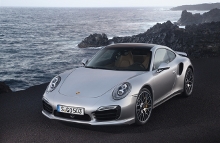 Den nye Porsche 911 Turbo S accelererer fra 0-100 km/t på 3,1 sekunder og til en topfart på 318 km/t.