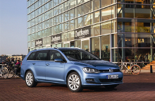 I weekenden d. 14.-15. september slår alle Volkswagen-forhandlerne dørene op til danmarkspremiere på den nye Golf Variant og den nye Golf BlueMotion.