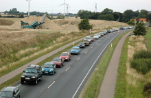 Kortegen med de 425 Toyota-biler bredte sig over flere kilometer på vejene syd for Odense.