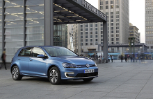 Volkswagen sætter strøm til Europas mest solgte bil og introducerer e-Golf, der byder på en rækkevidde på op til 190 km og kørekomfort i særklasse.