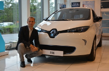 Renault Danmark donerer en Renault Zoe elbil til en værdi af 176.000 kroner til kampagnen Støt Brysterne. På billedet ses direktør i Renault Danmark Henrik Bang