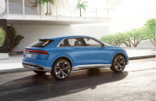 Audi Q8 concept står for prestige og sportslighed og kombinerer SUV-typiske pladsforhold med en coupés emotionelle linjeføring.