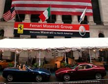 En Maserati Spyder og Coupe parkeret snude mod snude som symbol på den amerikanske relancering.