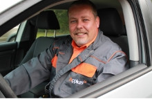 - Det er ikke svært at skifte hjul på bilen, hvis man bruger fem minutter på at sætte sig ind i tingene, siger Søren Skovgaard Olesen fra Applus Bilsyn i Aarhus.