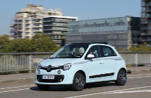 Med Renault Twingo Breeze kan sommeren bare komme an. Skinner solen, ruller man bare det elektriske stoftag tilbage, og der er frit udsyn til himlen og frisk luft i kabinen.