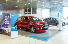 Toyota markedsfører i dag otte forskellige hybridbiler i Danmark og har et mål om senest i 2050 at nedbringe udledningen af CO2 fra samtlige nye biler til nul.