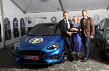 Ford Focus Årets Bil i Danmark 2019. Fra venstre; Janne Kämäräinen, MD Ford Danmark, Lene Dahlquist, Pressechef Ford Danmark, Karsten Lemche, Formand i MKD.