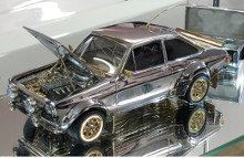 Den ædelstensbesatte Escort er baseret på Mk II-rallymodellen, som Ara Vatanen kørte i de sene 70’ere, og er over 670.000 kr. værd alene ud fra byggematerialerne.
