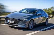 Prisen på Mazda3 med den nye revolutionerende Skyactiv-X-motor starter ved 300.000 kr. og leveres fra oktober 2019.