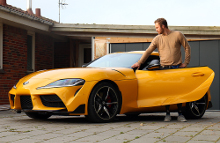 Chris Breum har netop fået leveret sin nye bil og kan dermed kalde sig den første danske ejer af den nye GR Supra.