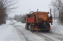 Normalt spreder direktoratets lastbiler omkring 58.000 ton salt på en gennemsnitlig vinter. Sidste år kørte de imidlertid kun 27.328 ton hvidt vejsalt ud.