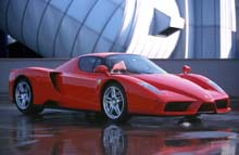 Enzo Ferrari lægger ikke skjul på, at den er en ren muskelbil.